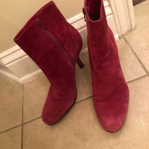 Genuine suede ankle boots.